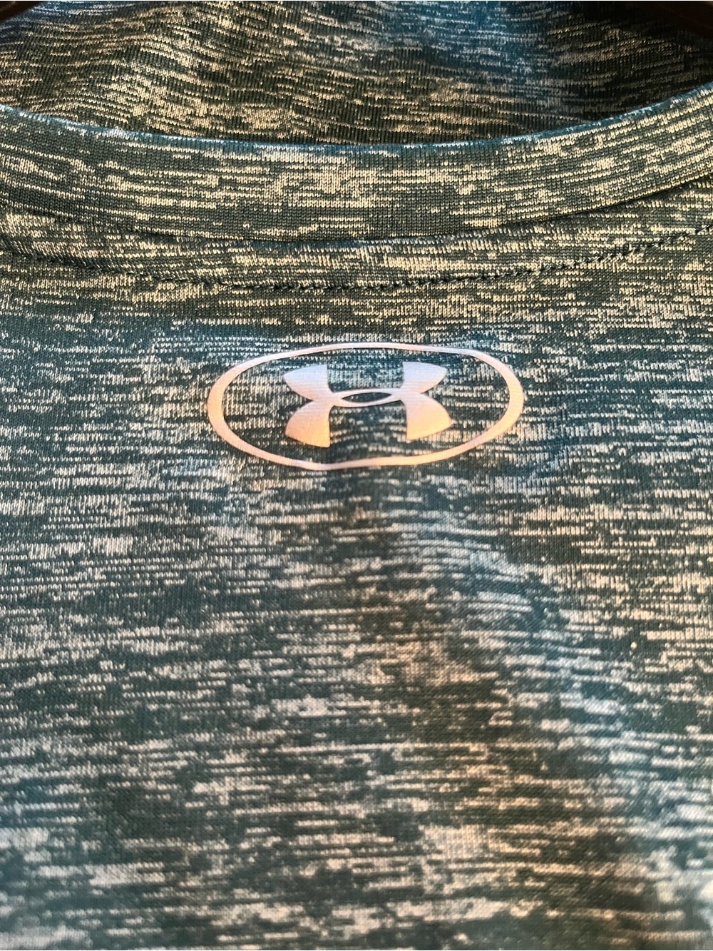 Under Armour Women's Green Heather V-Neck Performance Heat Gear Tee Medium - Picture 10 of 10